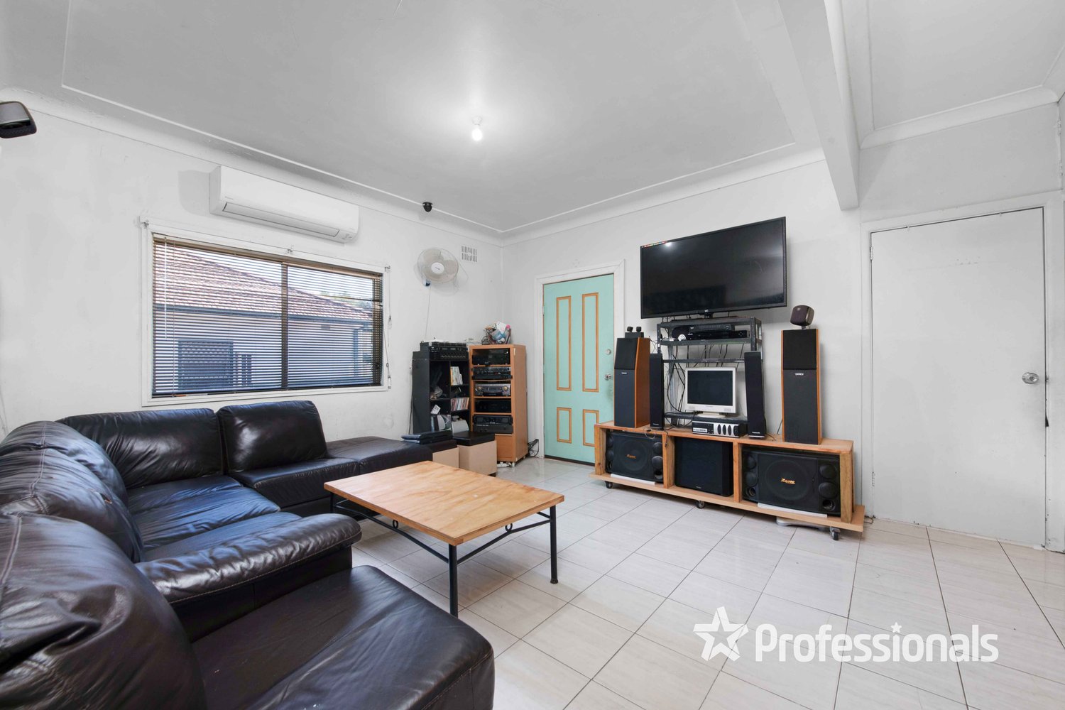 2 Bennett Avenue, Carramar