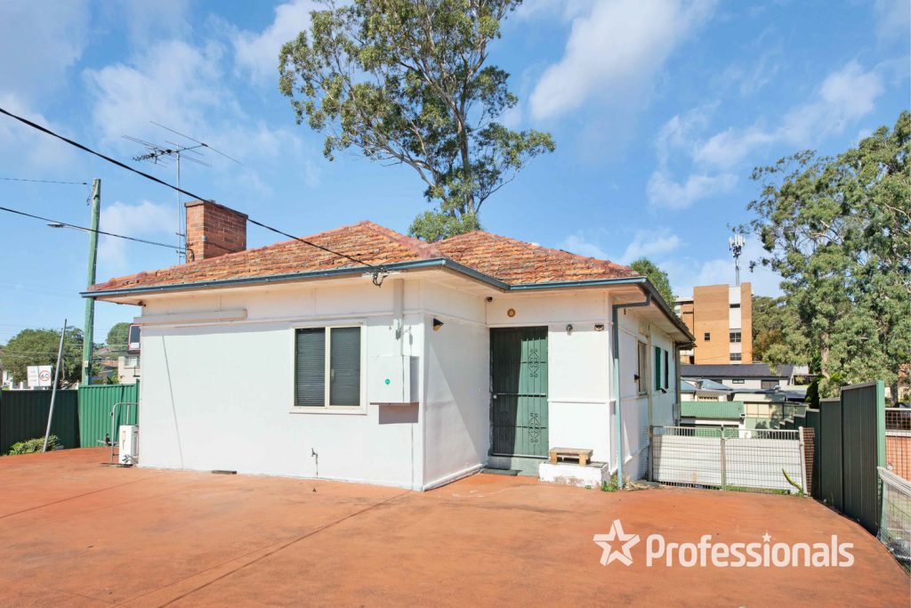2 Bennett Avenue, Carramar